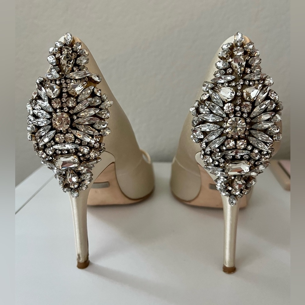 Badgley Mischka Kiara Embellished Peep-toe Pump (Ivory)